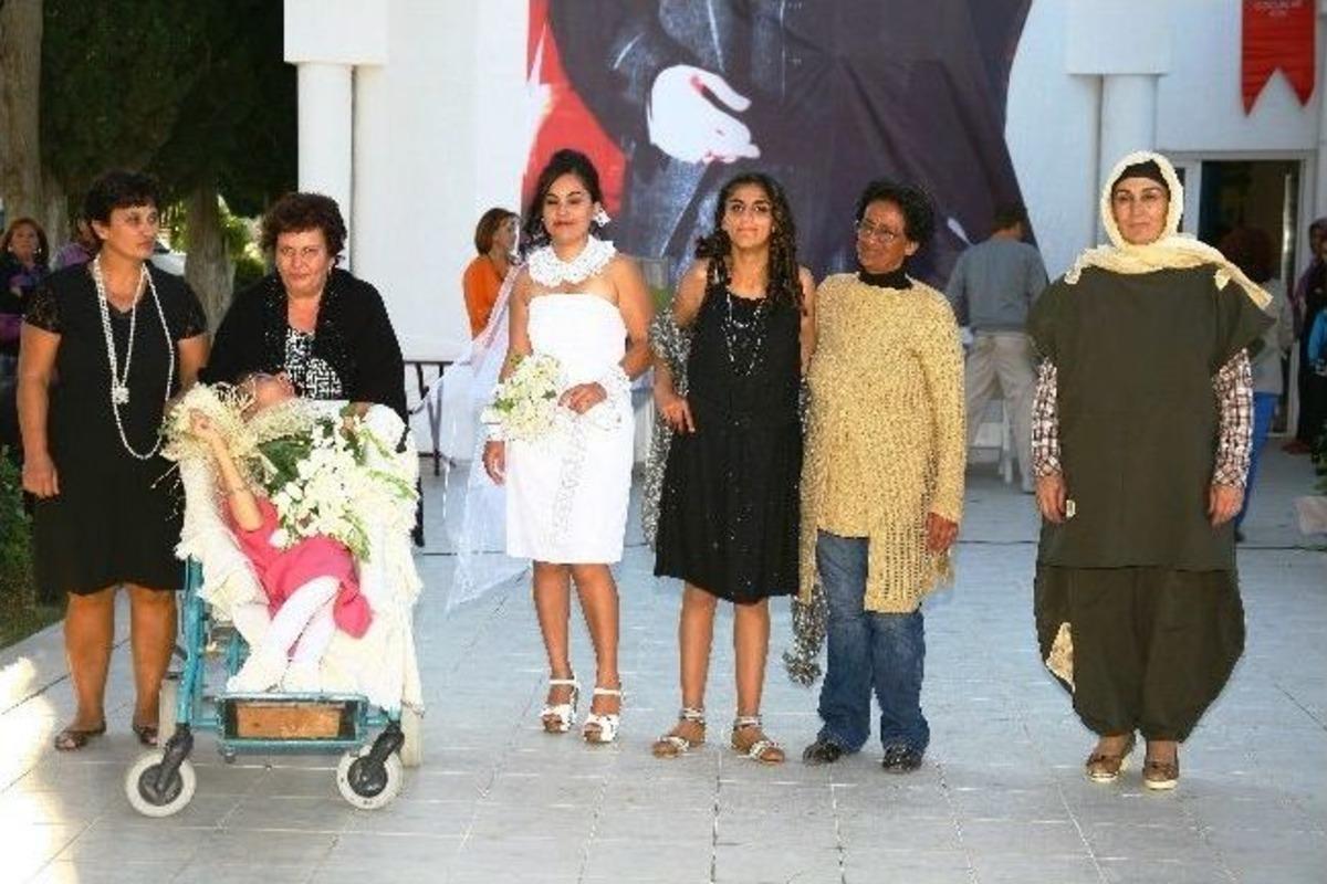 Engelli &Ouml;ğrecilerden Defile