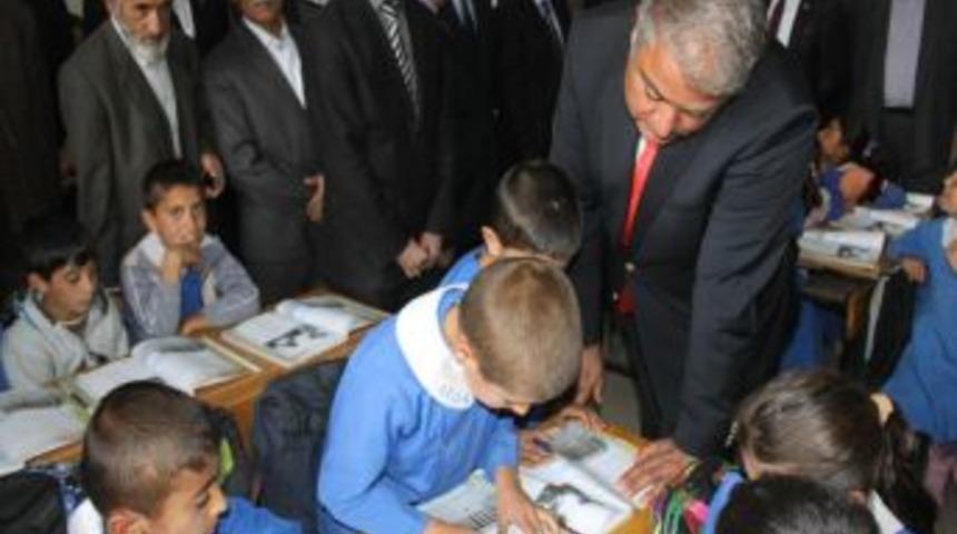 Vali Tekinarslan, K&ouml;y Ziyaretinde Bulundu