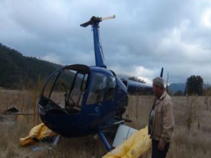 Tarlaya Terk Edilen Helikopter Sahibini Bekliyor