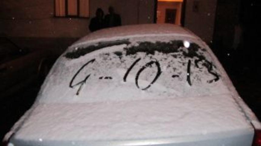 Kar Yağışı Karab&uuml;k'te Y&uuml;z&uuml;n&uuml; G&ouml;sterdi