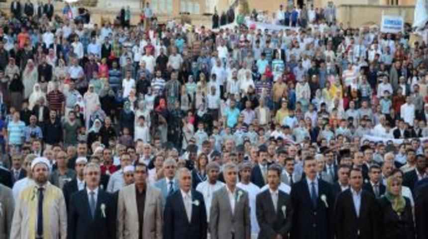 Binlerce Urfalı 'iyiliğin Kalbine' Y&uuml;r&uuml;d&uuml;