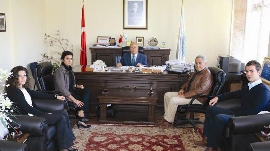 Sel&ccedil;uk Chp İl&ccedil;e &Ouml;rg&uuml;t&uuml;, Boyacı Ve &Uuml;lg&uuml;r'&uuml; Ziyaret Etti