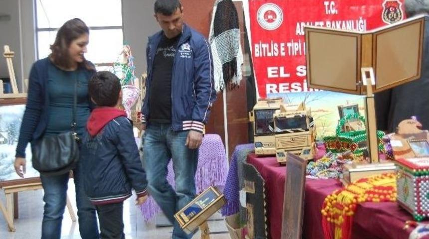 Tutuklu Ve H&uuml;k&uuml;ml&uuml;ler Adına Sergi D&uuml;zenlendi