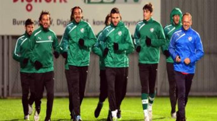 Bursaspor Gece Yarısı Antrenman Yaptı