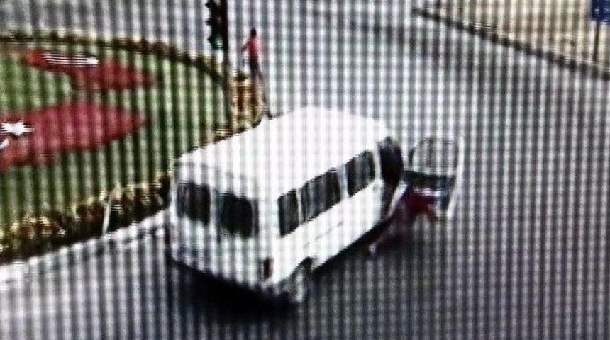 Seyir Halindeki Minib&uuml;sten Yola D&uuml;şt&uuml;