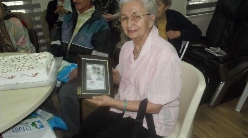 İzmitli Emekliler Doğum G&uuml;nlerini Toplu Olarak Kutluyor