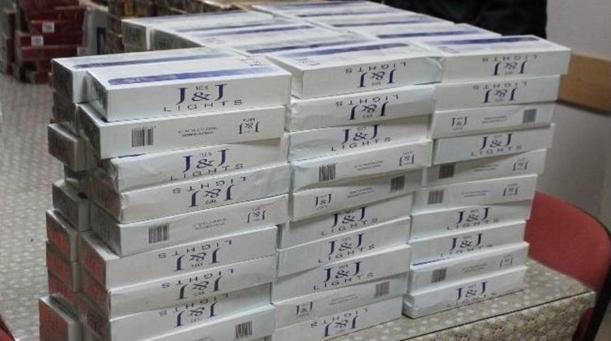 D&uuml;ğ&uuml;nden D&ouml;nerken Ucuz Buldukları İ&ccedil;in Ka&ccedil;ak Sigara Almışlar