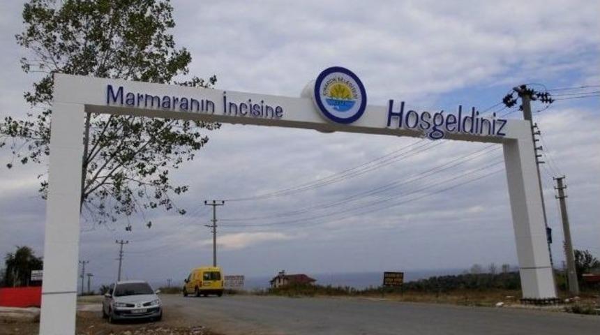 &Ccedil;ınarcık Girişine Tabelalar Kondu