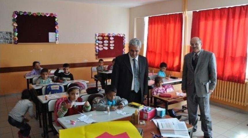 Kaymakam Mahmut Halal, İlkokulları Ve Anaokulu&rsquo;nu Ziyaret Etti