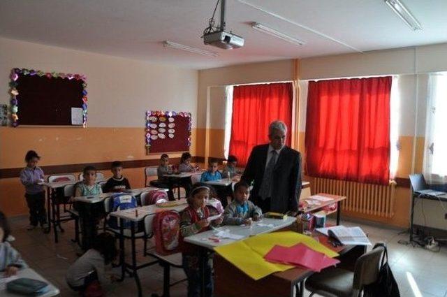 Kaymakam Mahmut Halal, İlkokulları Ve Anaokulu&rsquo;nu Ziyaret Etti 1