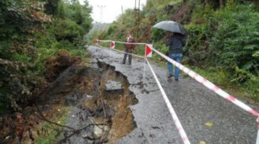 Alaplı Durhanlı k&ouml;y&uuml;nde yol &ccedil;&ouml;kt&uuml;