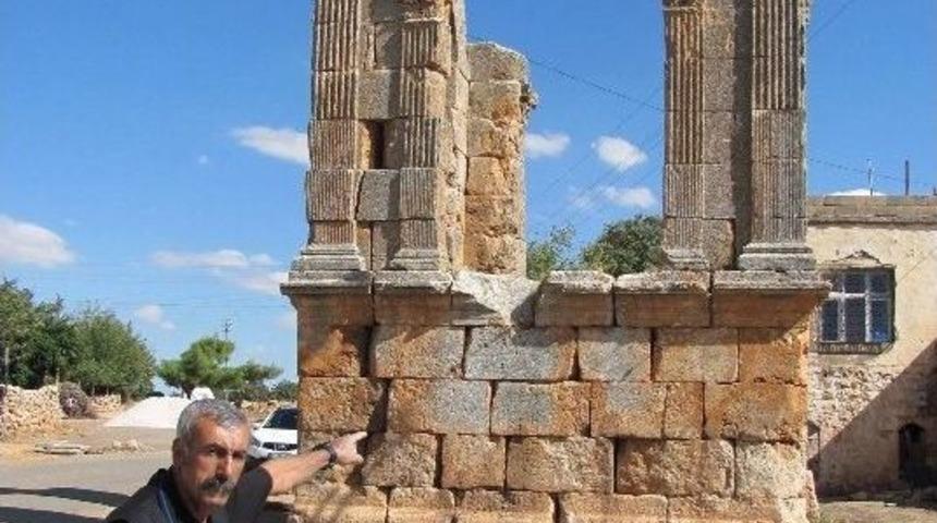 Hasanoğlu K&ouml;y&uuml;&rsquo;ndeki Tarihi Anıt Mezar Kurtarılmayı Bekliyor