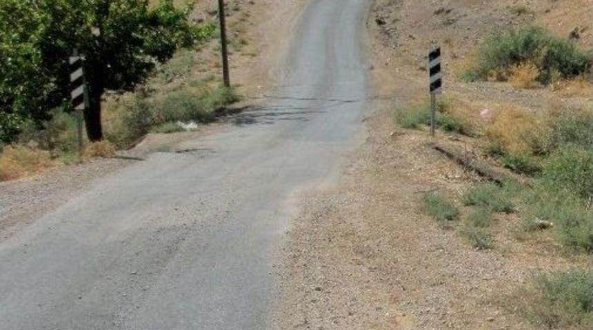 Arabanlılar Dar Köy Yollarının Genişletilmesini İstiyor