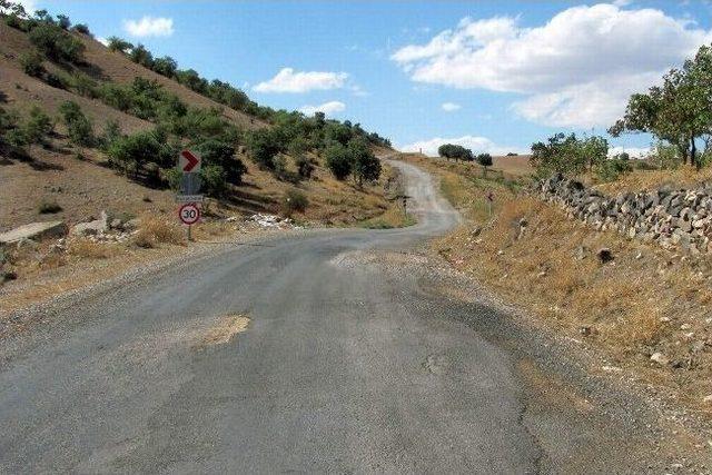 Arabanlılar Dar Köy Yollarının Genişletilmesini İstiyor 1