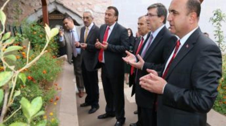 Aksaraylı Işadamı Nurettin Eroğlu, Somuncu Baba K&uuml;lliyesi'ni Gezdi