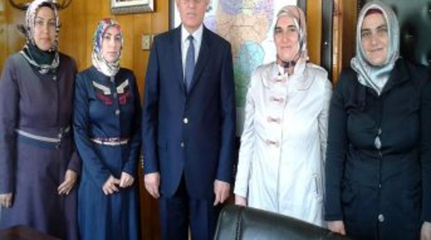 Kars Hanım Eli Derneği, Milli Eğitim M&uuml;d&uuml;r&uuml; Alkış&rsquo;ı Ziyaret Etti