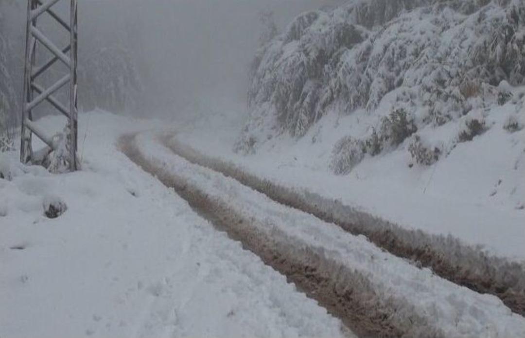 Kar Yağınca Yaylada Mahsur Kaldılar