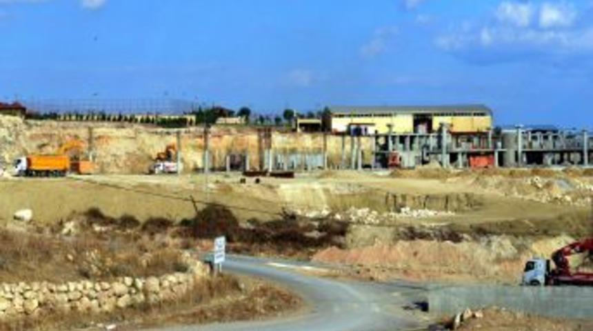 &Ouml;zcan: Mersin 5 Ayda Yeni Otob&uuml;s Terminaline Kavuşacak