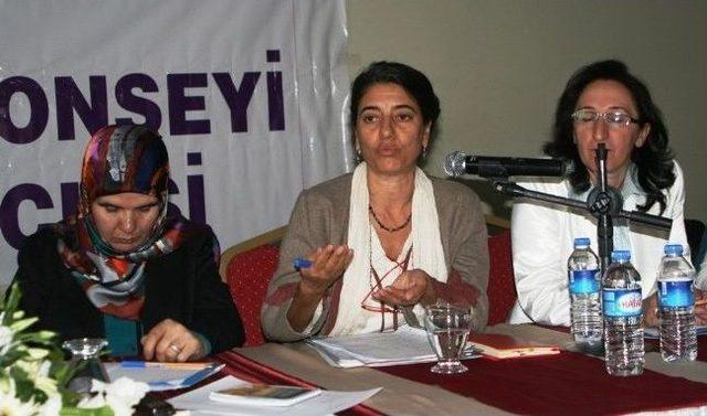 Van&rsquo;da Kadının Siyasete Katılımı &Ccedil;alıştayı 1