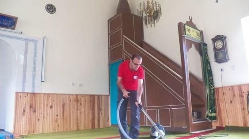 Gen&ccedil;lerden Camide Temizlik