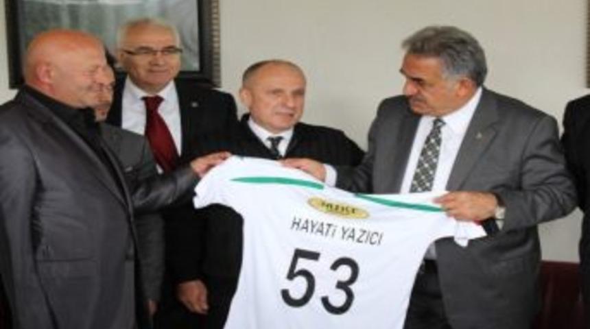 Yazıcı: &ldquo;&ouml;ğrenci Andında Irk&ccedil;ılığı &Ouml;ne &Ccedil;ıkaran S&ouml;zc&uuml;kler Vardı&rdquo;