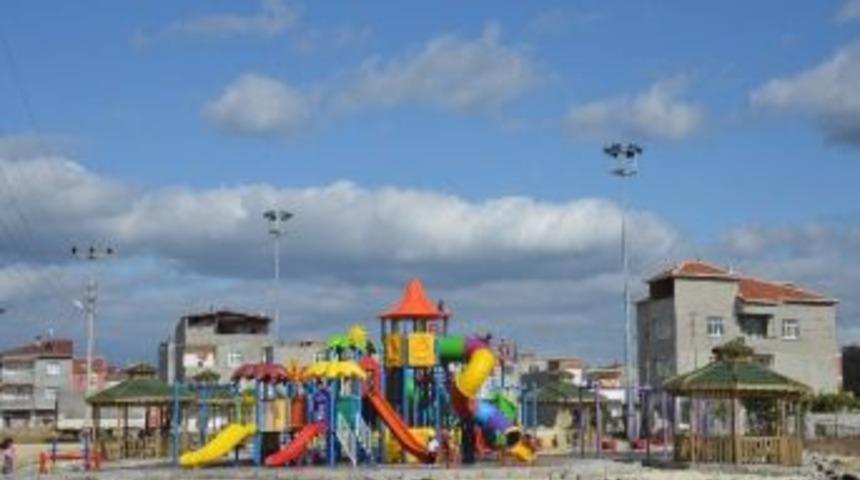 Kapaklı Belediyesi&rsquo;nden &Ccedil;ocuklara Oyun Parkı Hediyesi