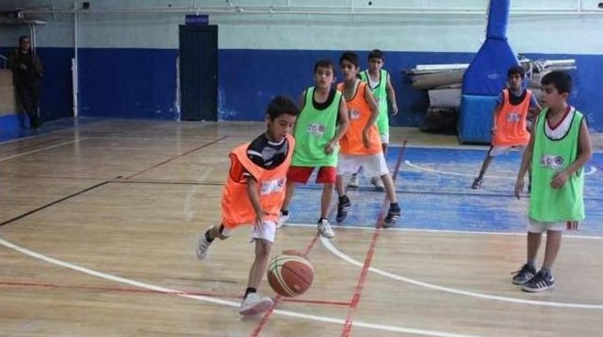 Hakkari&rsquo;de Basketbol Streeball Turnuvası D&uuml;zenlendi