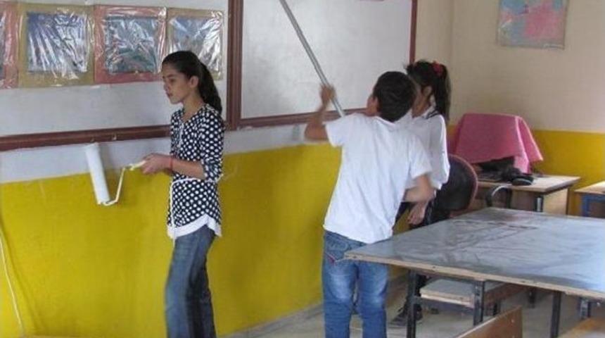 Van-ted Desteği İle &Ouml;ğrenciler Kendi Okullarını Boyadılar