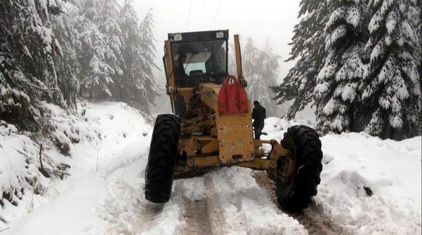Yaylada Mahsur Kalan K&ouml;y Sakinlerini Ekipler Kurtardı