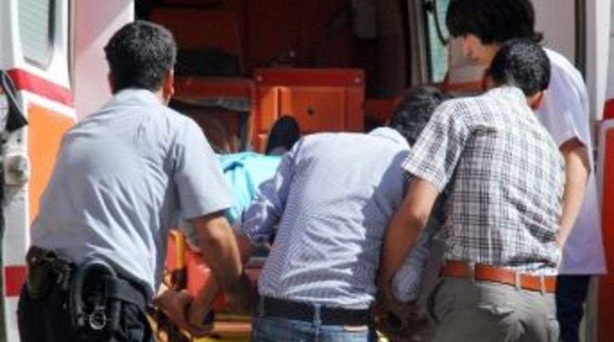 Şanlıurfa'da Minib&uuml;s Şarampole Yuvarlandı: 4 Yaralı