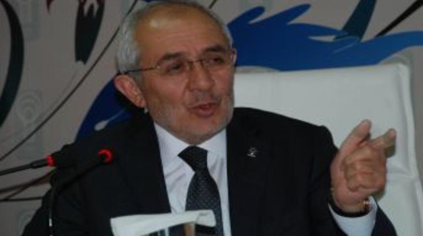 Ekrem Erdem: T&uuml;rk&ccedil;eyi Aydınlar Bozuyor