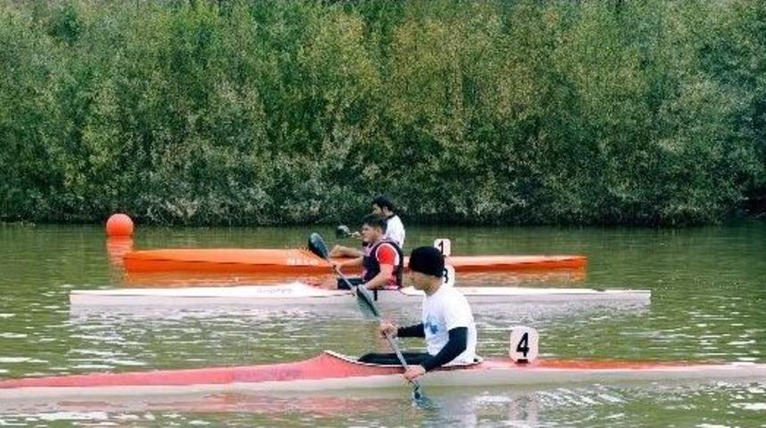 Kb&uuml;&rsquo;de Durgun Su Kano S&uuml;rat Yarışları Başladı