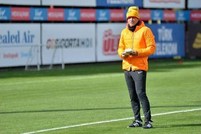 Galatasaray, Akhisar Belediyespor Maçı Hazırlıklarını Sürdürüyor