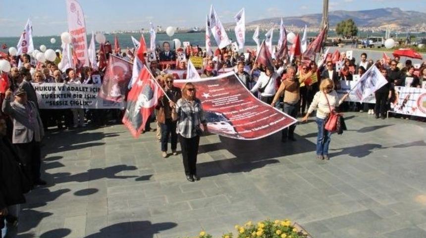 İzmir&rsquo;de 'sessiz &Ccedil;ığlık' Eylemi