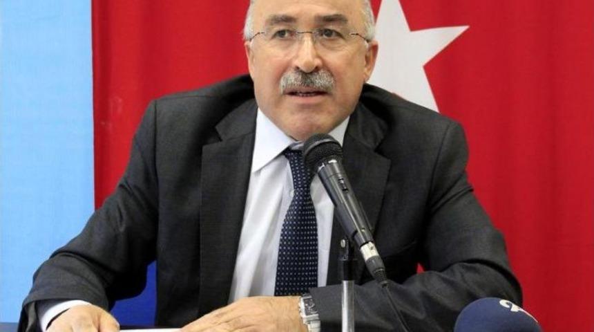 "T&uuml;rkiye Ve D&uuml;nya G&uuml;ndemine Bakışlar" Konferansı