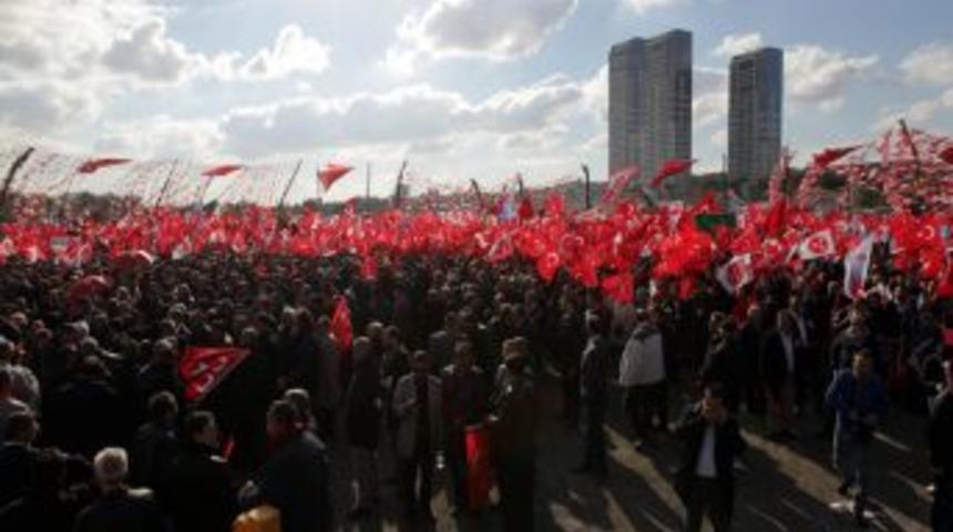 Bah&ccedil;eli: Demokrasi Tehdit Altındadır