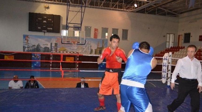 Boks İl Birinciliği M&uuml;sabakaları Başladı