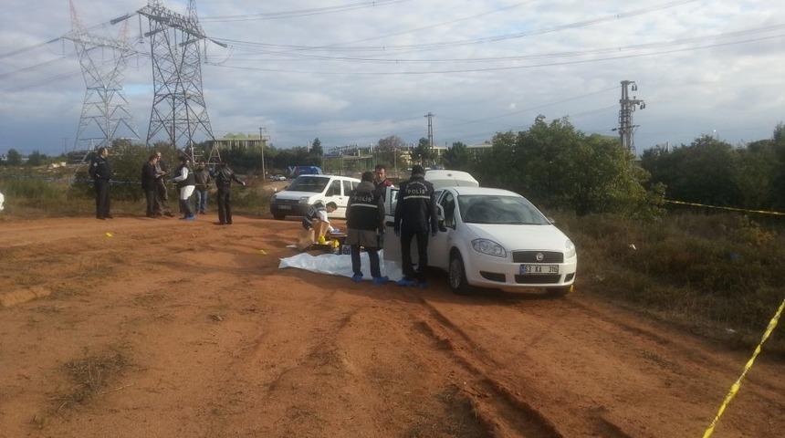 Kiralık Otomobilde Erkek Cesedi Bulundu