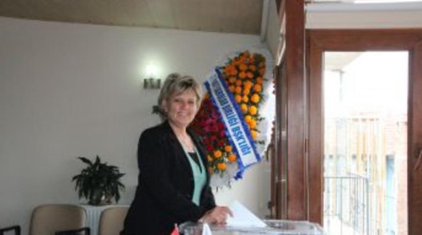 Halime Aynur g&uuml;ven tazeledi