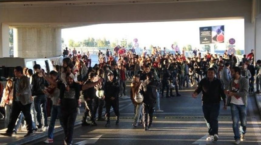 Galatasaray İzmir&rsquo;de Fatih Terim Tezah&uuml;ratlarıyla Karşılandı