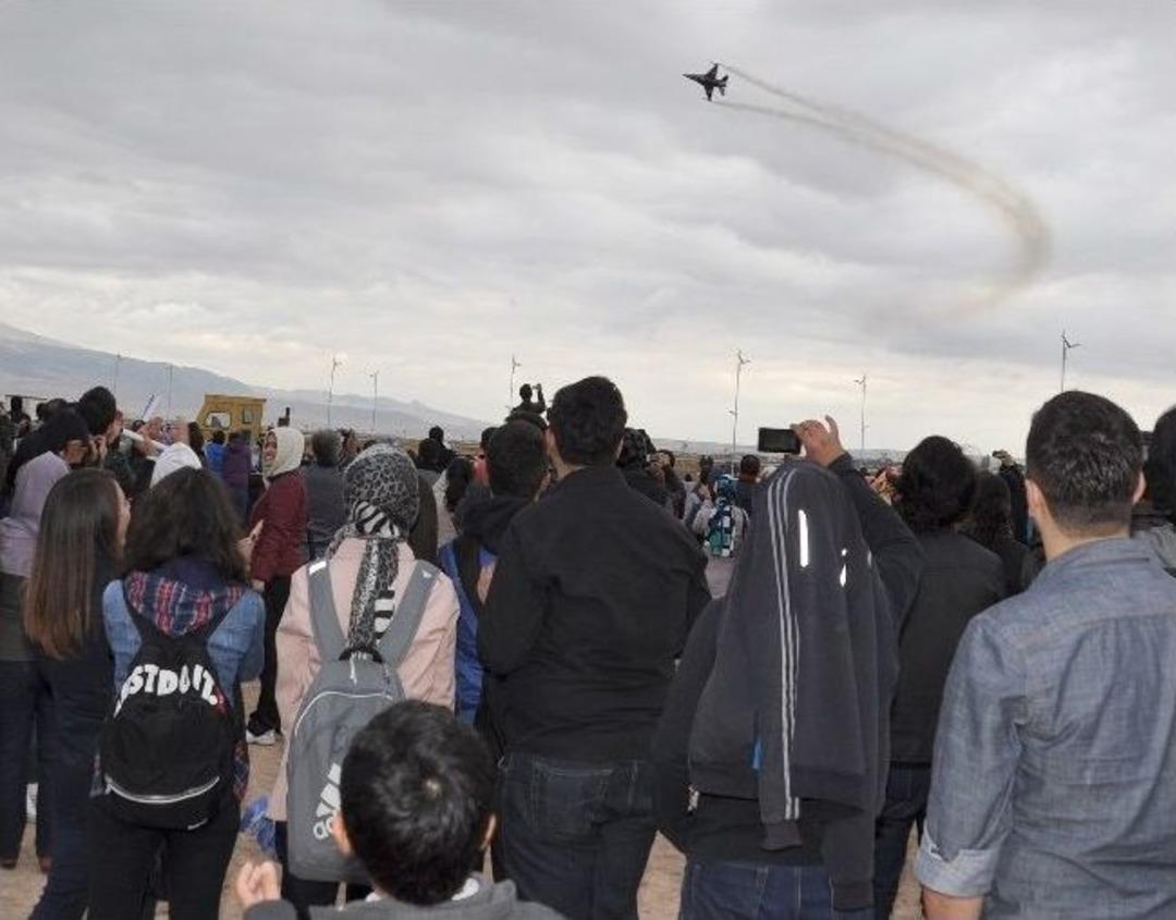 Şehidin Anısına G&ouml;steri