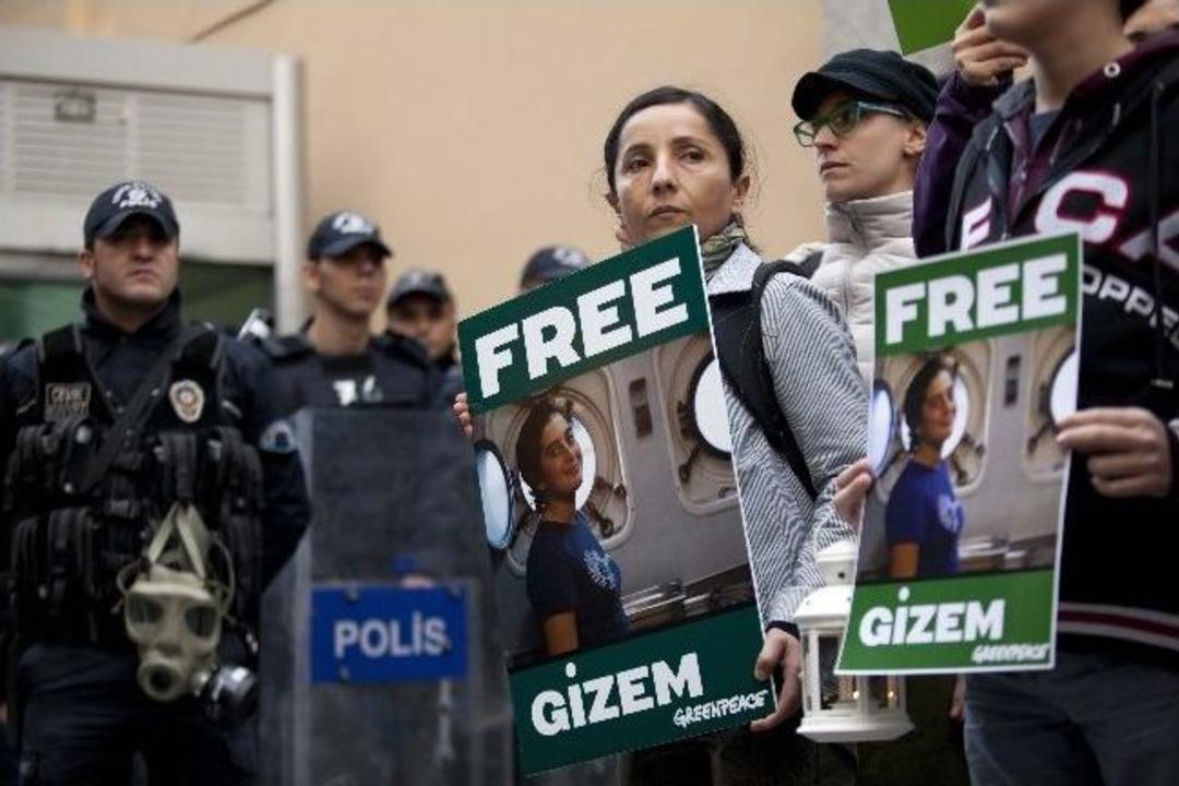 Greenpeace, G&ouml;zaltındaki Arkadaşları İ&ccedil;in Y&uuml;r&uuml;d&uuml;