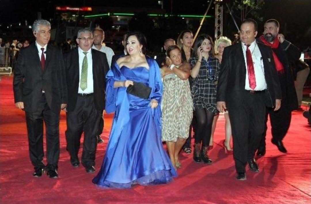 Altın Portakal'da Kırmızı Halı Şıklığı