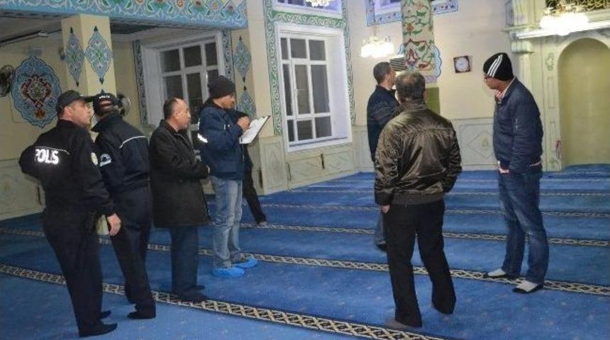 Camiye Hırsız Girdi