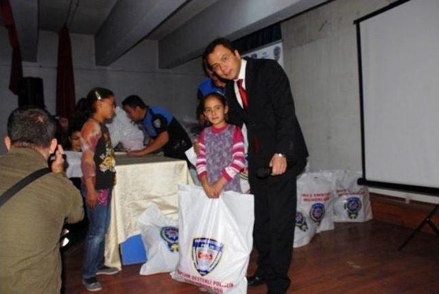 Emniyetten 250 &Ouml;ğrenciye Kırtasiye Ve Giyim Yardımı 2