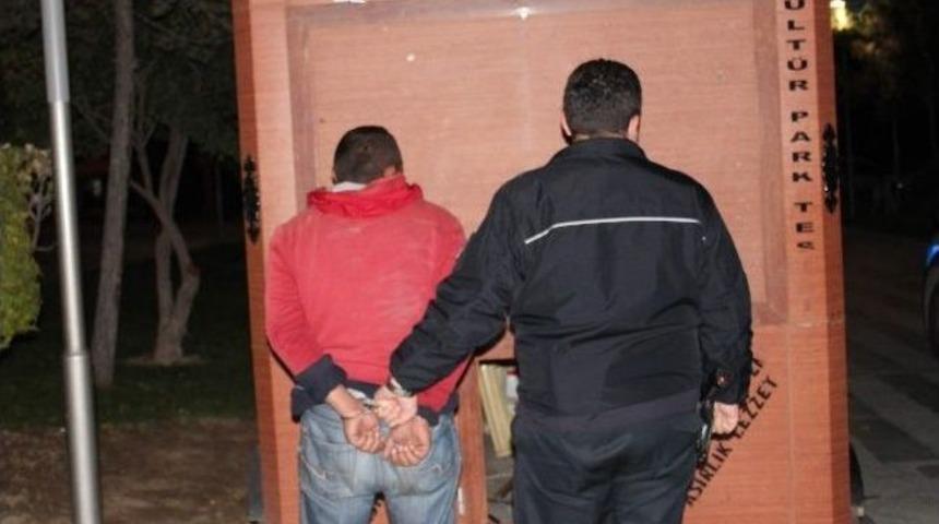 &Uuml;ş&uuml;yen hırsız dondurma arabasında yakalandı