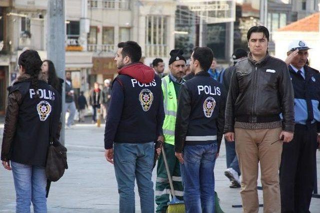 İstanbul’un Kurtuluşu Taksim’de Kutlandı