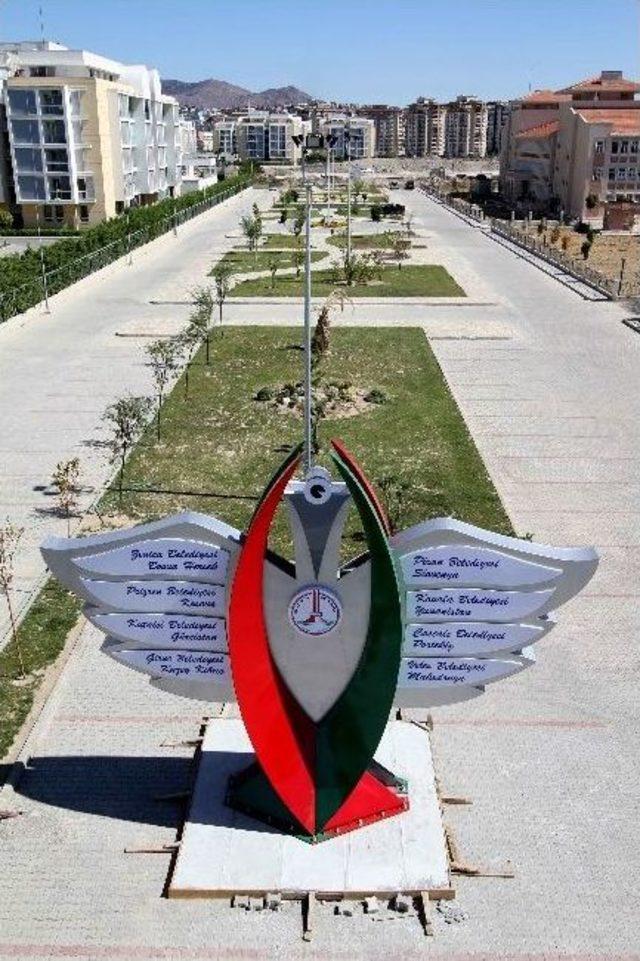 Karşıyaka&rsquo;da A&ccedil;ılış Ş&ouml;leni S&uuml;r&uuml;yor 3