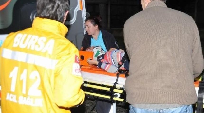 Direksiyon Hakimiyetini Kaybeden S&uuml;r&uuml;c&uuml; &Ouml;ld&uuml;, 2 &Ccedil;ocuğu Ağır Yaralandı