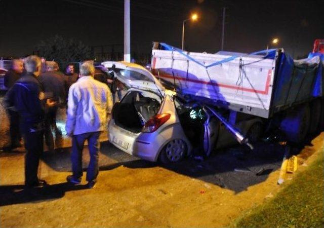 Direksiyon Hakimiyetini Kaybeden Sürücü Öldü, 2 Çocuğu Ağır Yaralandı